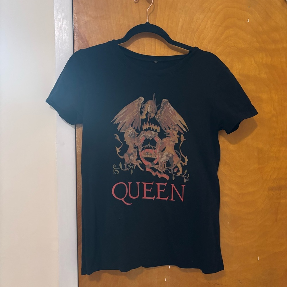 Queen Black Graphic T-Shirt